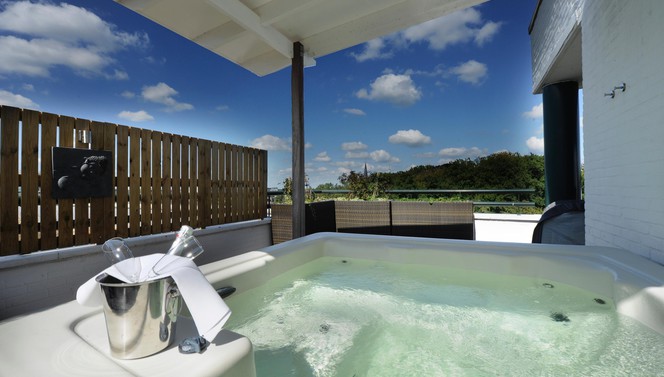 Outdoor Jacuzzi